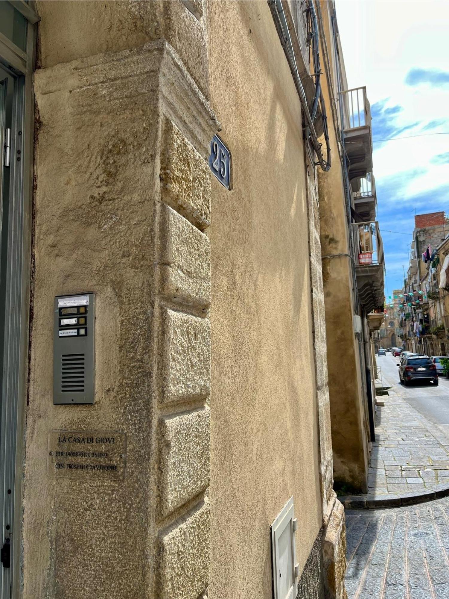 Casa Di Giovi Apartment Caltagirone Luaran gambar